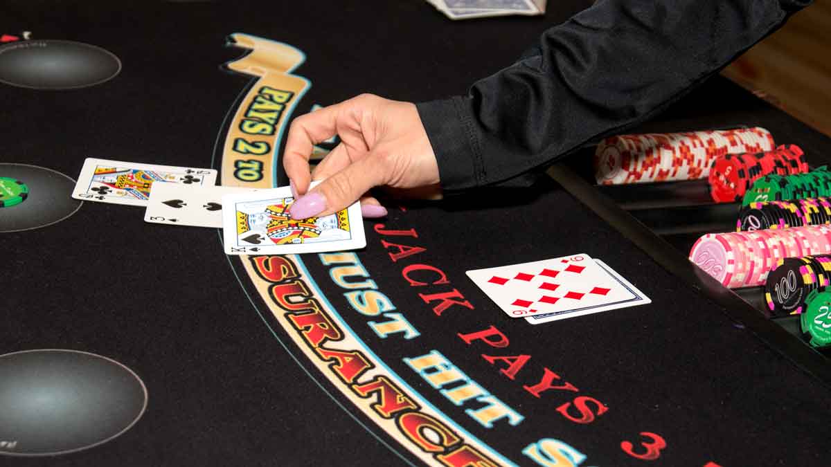Cách Chơi Blackjack: Hướng Dẫn Chi Tiết Cho Người Mới Bắt Đầu 2 Cách Chơi Blackjack: Hướng Dẫn Chi Tiết Cho Người Mới Bắt Đầu image-1731646196571