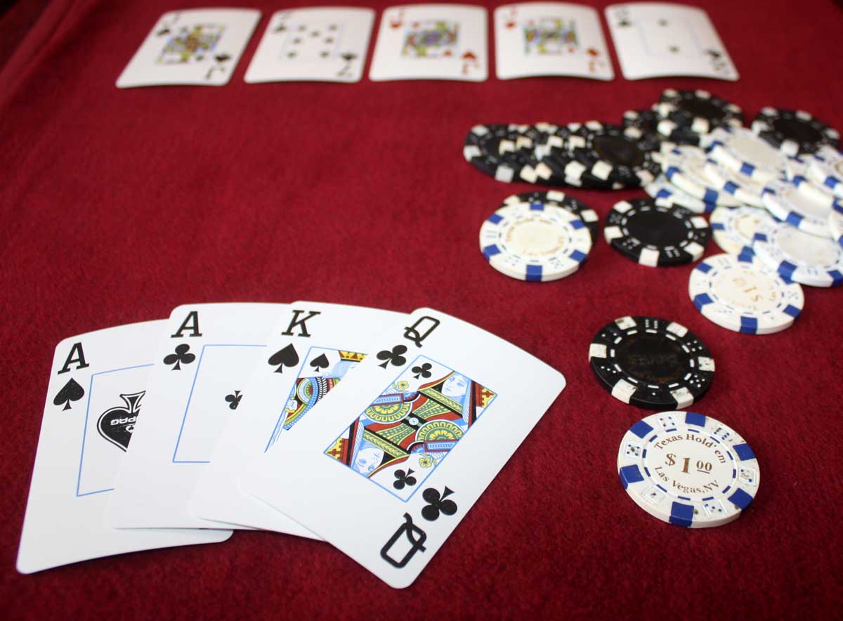 Cách Chơi Poker 4 Lá: Hướng Dẫn Từ A Đến Z Cho Người Mới 5 Cách Chơi Poker 4 Lá: Hướng Dẫn Từ A Đến Z Cho Người Mới image-1731645806178