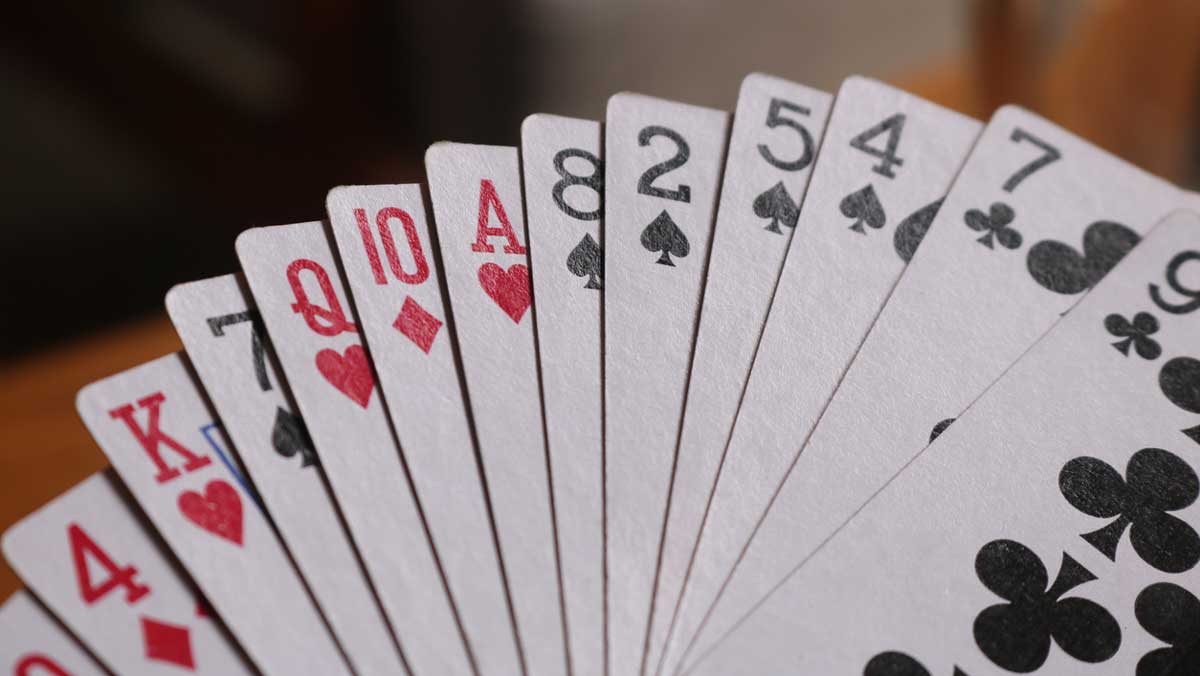 Cách Chơi Poker 4 Lá: Hướng Dẫn Từ A Đến Z Cho Người Mới 6 Cách Chơi Poker 4 Lá: Hướng Dẫn Từ A Đến Z Cho Người Mới image-1731645809246