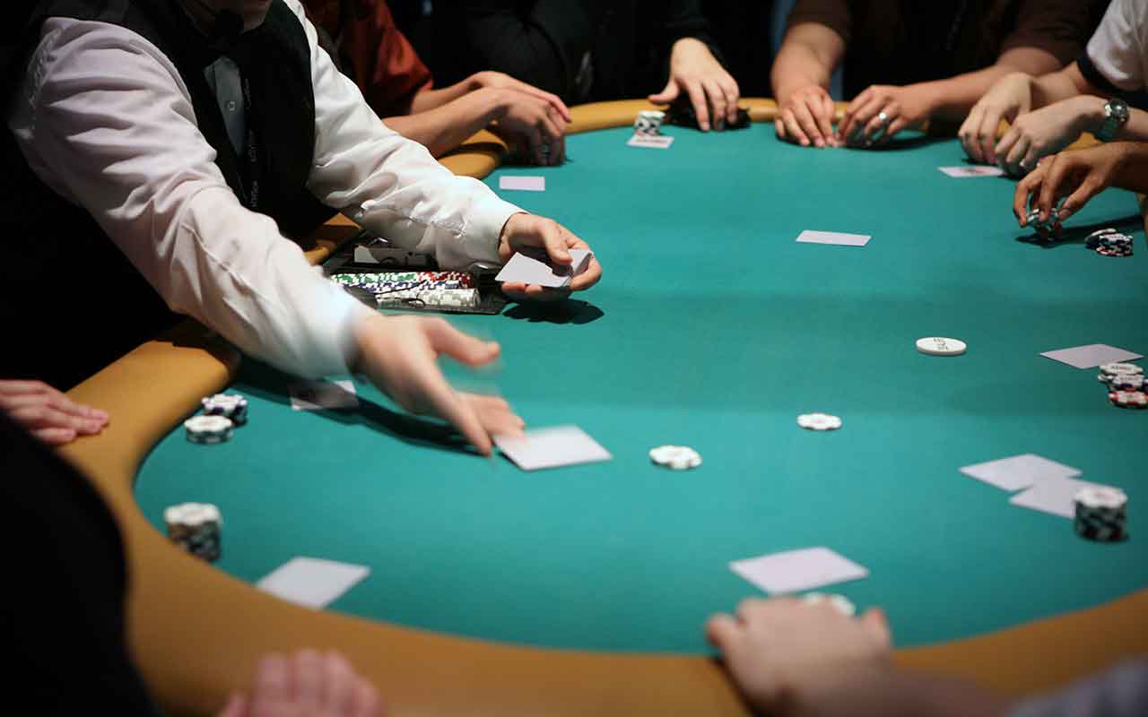Cách Chơi Poker Tournament: Hướng Dẫn Chi Tiết Từ A Đến Z 3 Cách Chơi Poker Tournament: Hướng Dẫn Chi Tiết Từ A Đến Z image-1731646233831